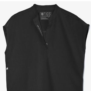 Figs NWT Medium top in black.